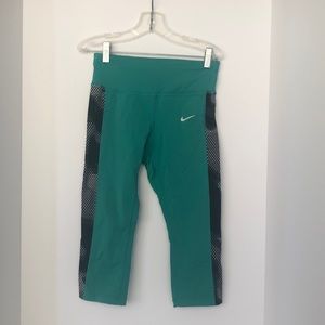 Aspen Nike women’s Capri legging